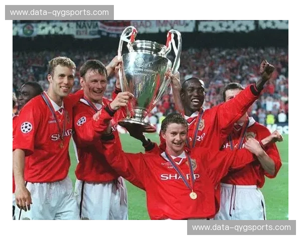 欧冠之夜，红色闪电与红魔对决：重温09年拜仁慕尼黑与曼联的经典战役